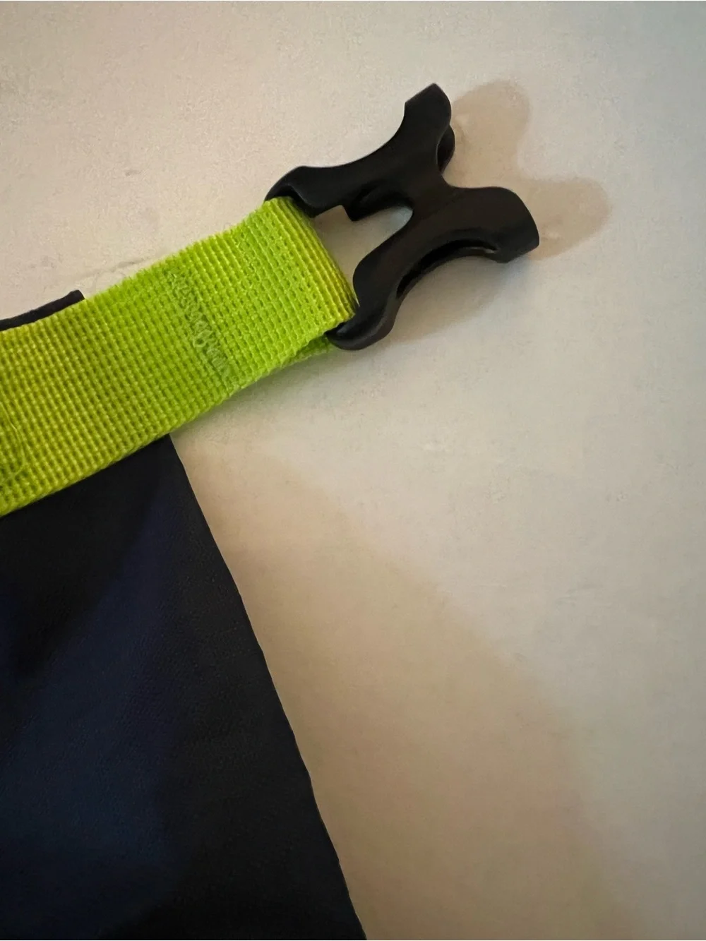 Geckobrands Waterproof 30L Backpack in Navy and Lime